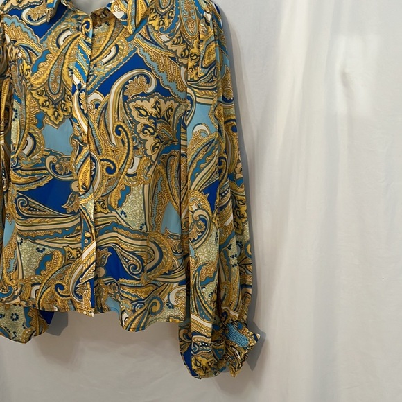 Lilly's Closet Women Blue Gold Pattern Top Size Small Shirt Collar Button Close - Picture 4 of 11